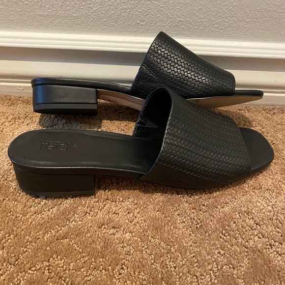 Women’s Black Textured Slide Sandals New Size 9.5 vegan Nordstrom Rack - Picture 2 of 10